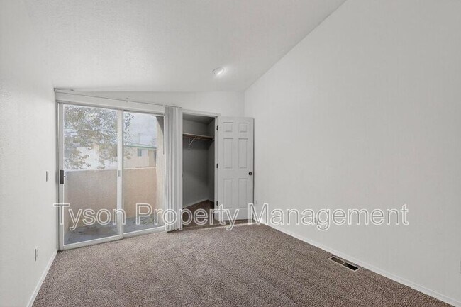 Building Photo - 1732 Del Cielo Dr NW