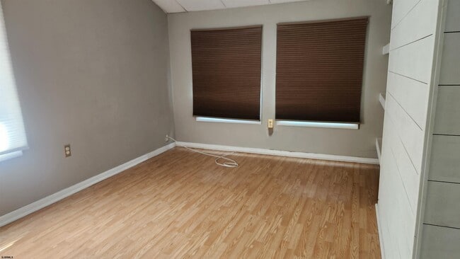 Building Photo - 135 E Revere Ave