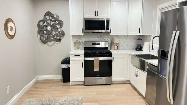 Building Photo - 321 W Park Ave