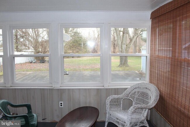 Building Photo - 107 Laurel Ave