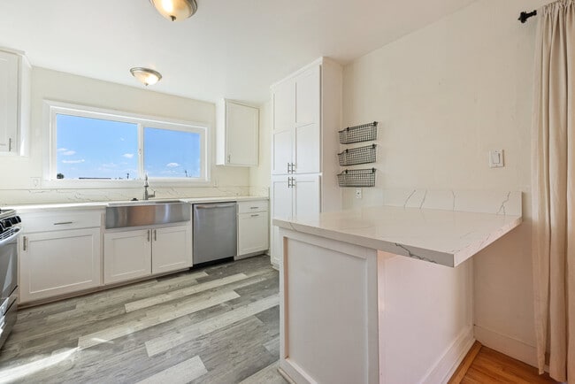 Building Photo - 4202 Dakota Dr