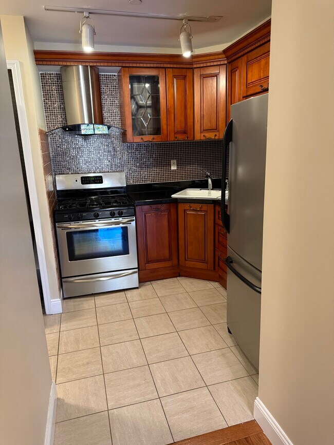 Building Photo - 27-16 41st Ave