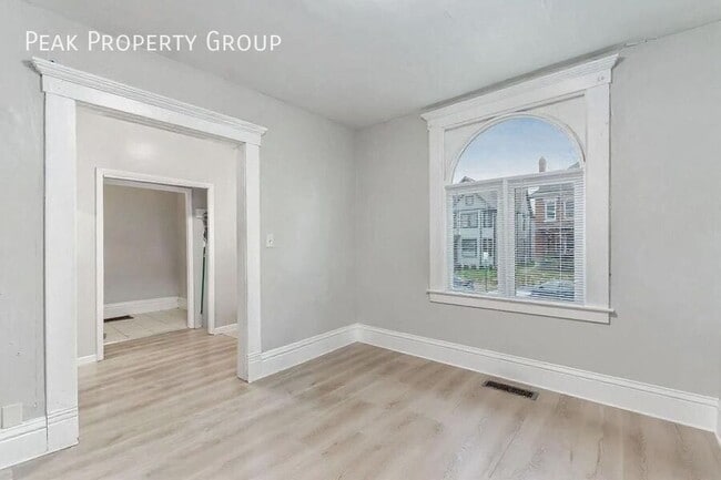 Building Photo - 196 W 8th Ave