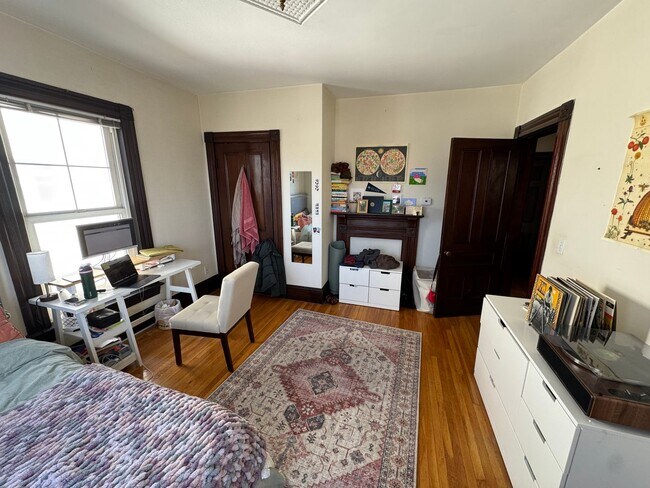 Building Photo - 211-213 Holland Street