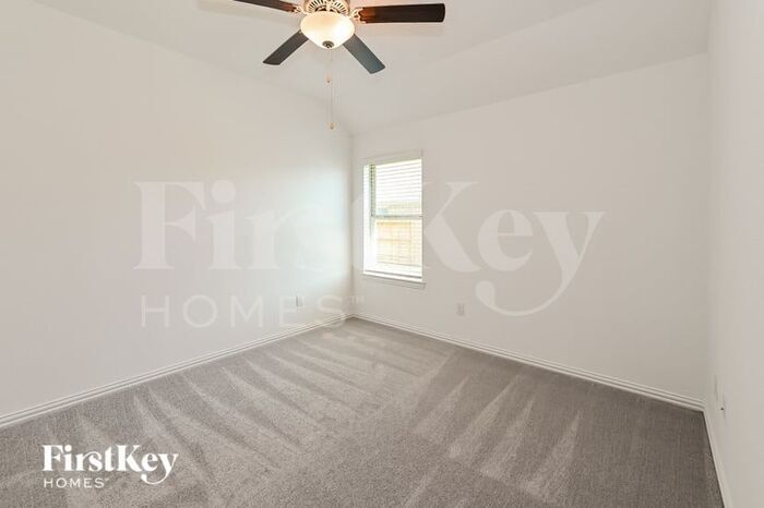 Building Photo - 14907 Lake Shore Ave