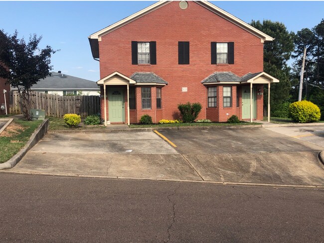 Building Photo - 1818 Stafford Cove