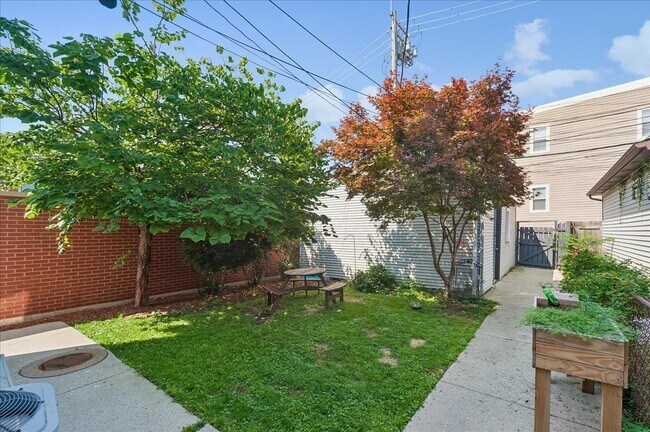 Building Photo - 2818 N Ashland Ave