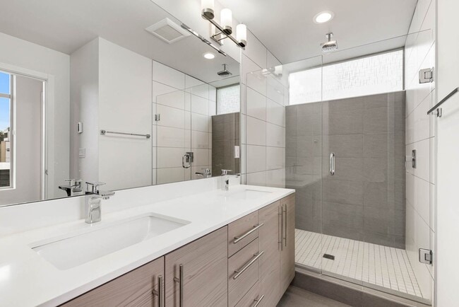 Building Photo - 3 Bedroom Stylish Modern Townhome in the Heart of Ballard
