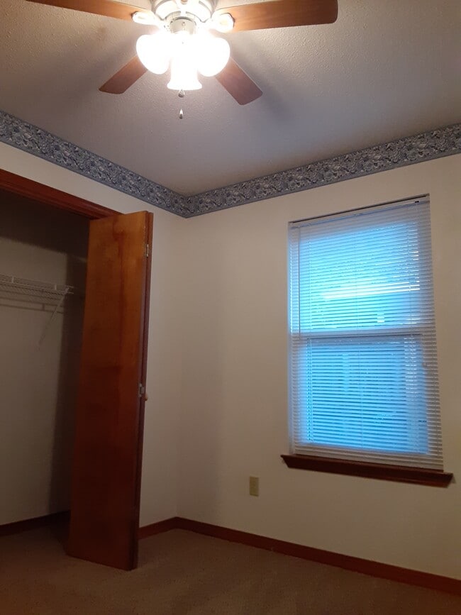 Building Photo - 1933 Estival St