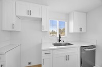 Building Photo - 3 Bedroom, 2 Bathroom Home – Near CSULB