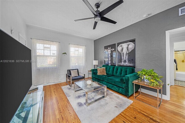Building Photo - 408 25th St