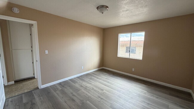Building Photo - Two Bedroom One Bathroom Apartment in San Bernardino!