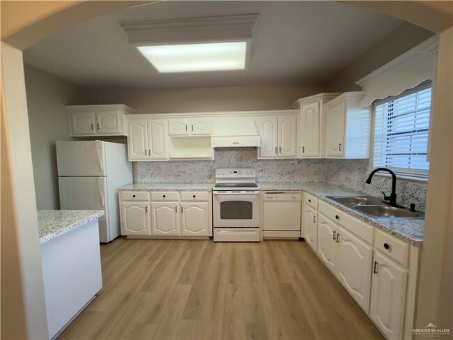 Building Photo - 19 Sumpter Ct