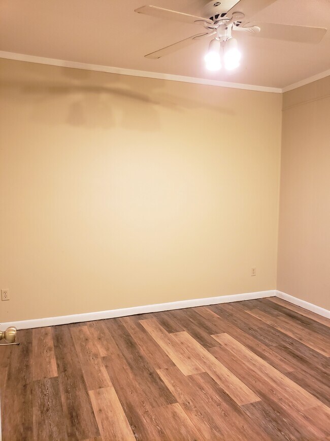 Building Photo - 2318 Vinkara Dr