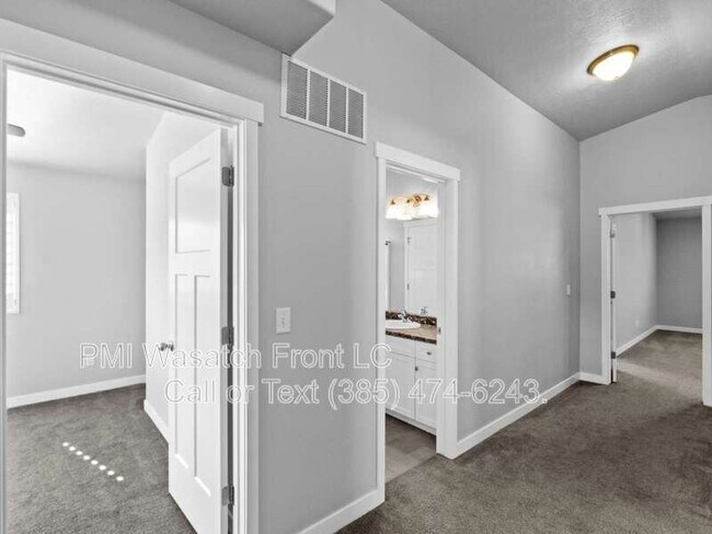 Building Photo - 589 W Life Dr