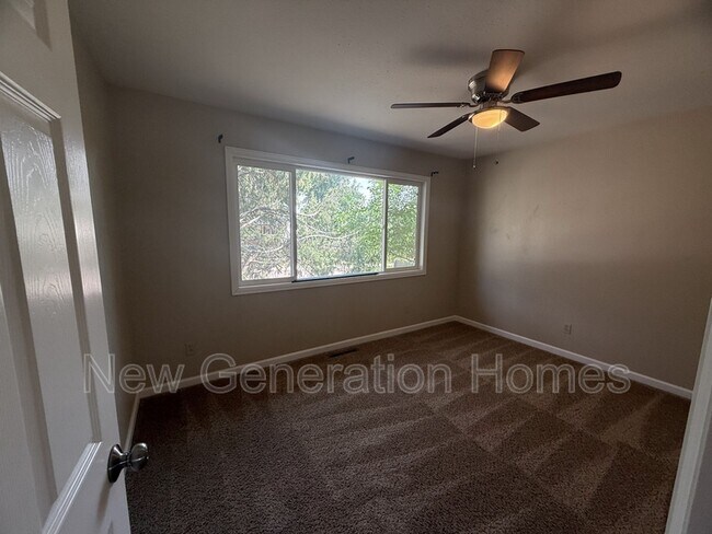 Building Photo - 4425 Fortune Cir S