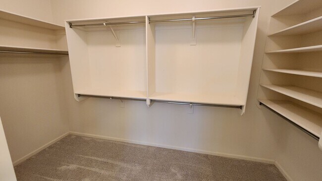 Building Photo - 4 Bedroom Home in the Kerby Estates Commun...