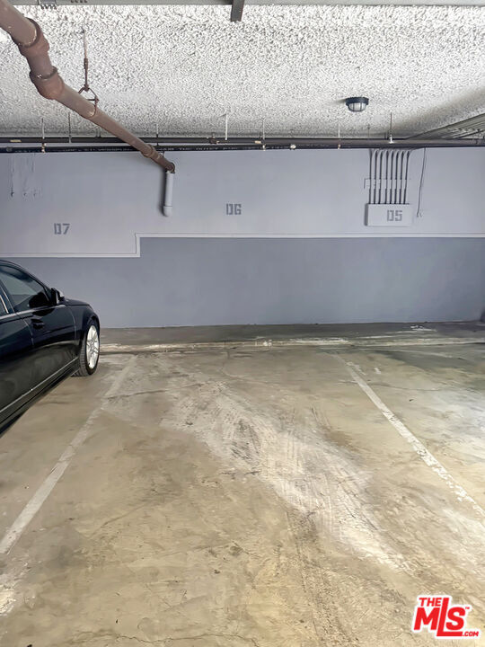 Building Photo - 976 Larrabee St