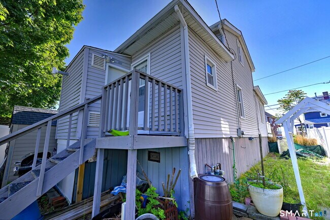 Building Photo - 116 Shell Ave
