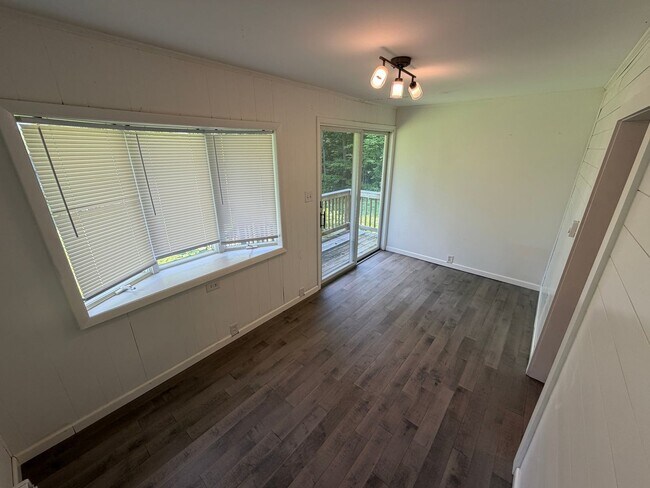 Building Photo - 2537 Brigadoon Ln