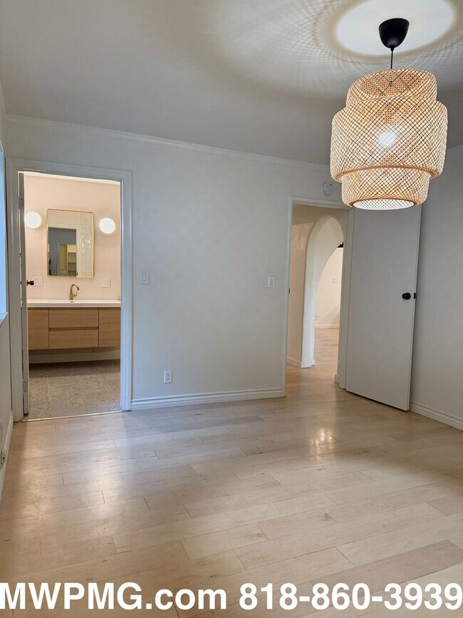 Building Photo - 4Bed 3Bath Woodland Hills home is an absol...