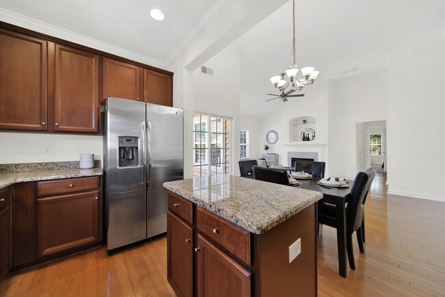 Building Photo - Lovely Two Bed Two Bath Townhome in Ballan...
