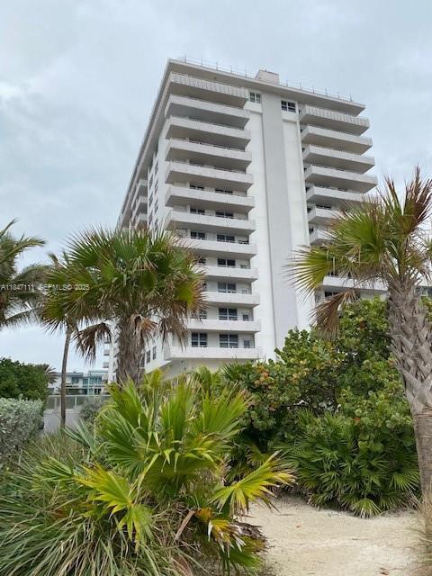 Building Photo - 9225 Collins Ave