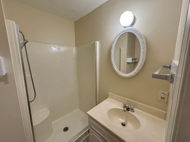 Building Photo - Statesville - 3BR/2BA + Carport