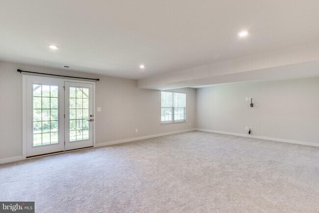 Building Photo - 2183 Hemlock Bay Rd