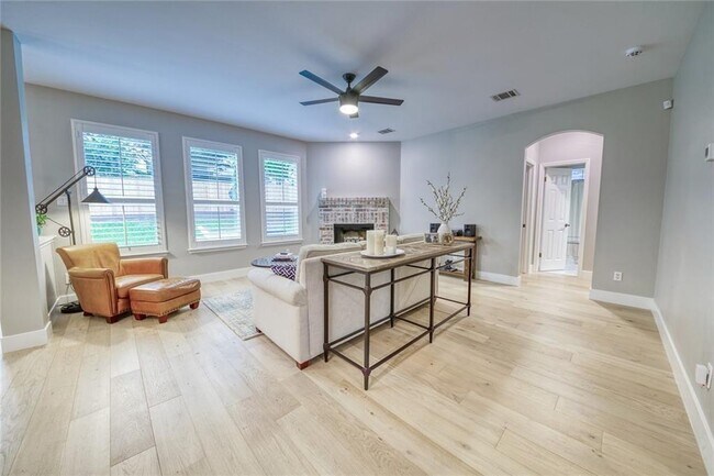 Building Photo - 3735 Harvey Penick Dr