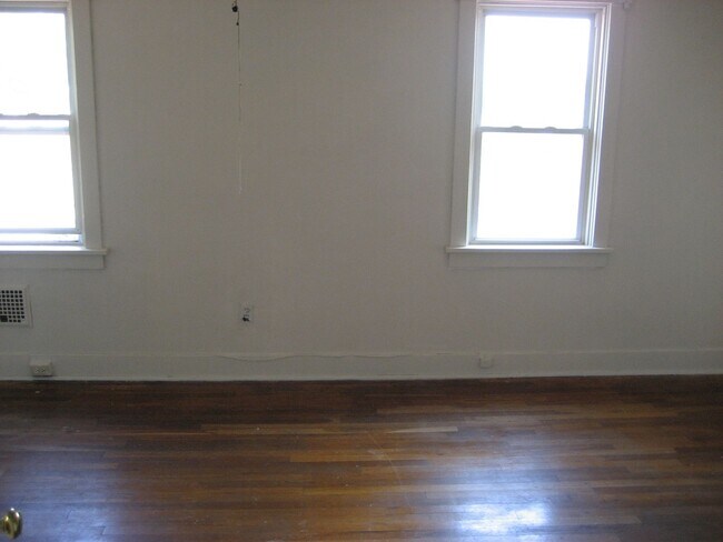 Building Photo - 3 Bedroom Home in Beechview - 1.5 Bath.