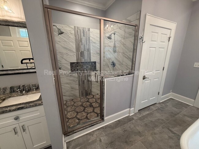 Building Photo - 340 W End Blvd