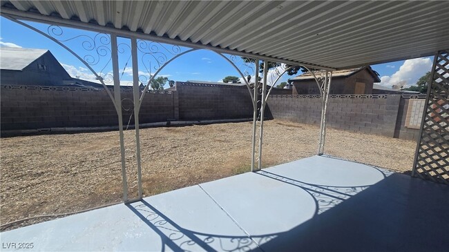 Building Photo - 4533 W Desert Inn Rd