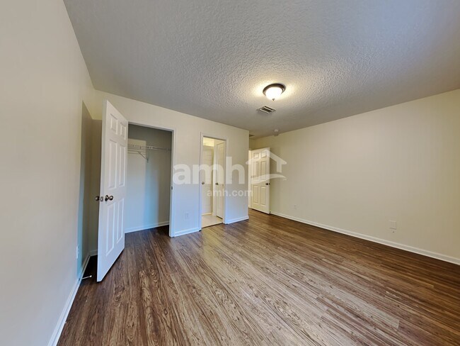 Building Photo - 448 Sarah Towers Ln