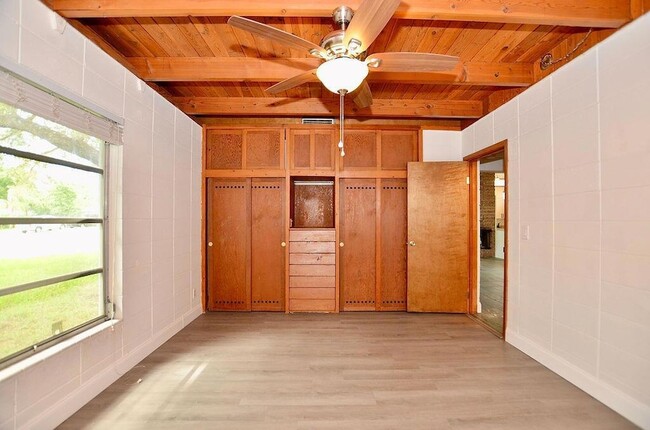 Building Photo - 505 Coconut Ave E