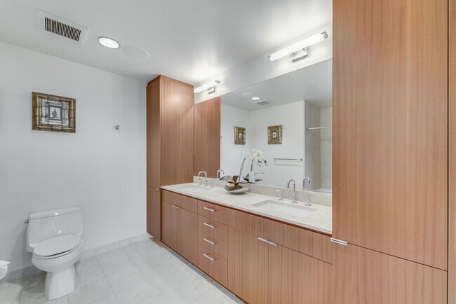 Building Photo - Gorgeous 3 Bedroom Condo with Huge Outdoor Space at Axis
