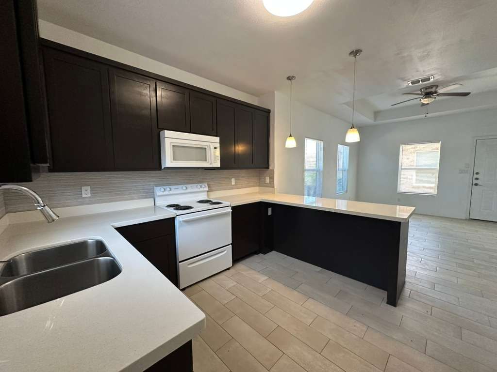 Building Photo - 3708 Valeria St