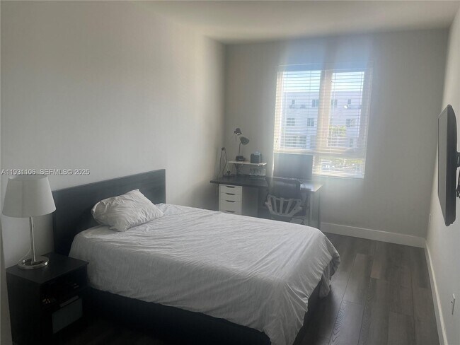 Building Photo - 6415 NW 102nd Path