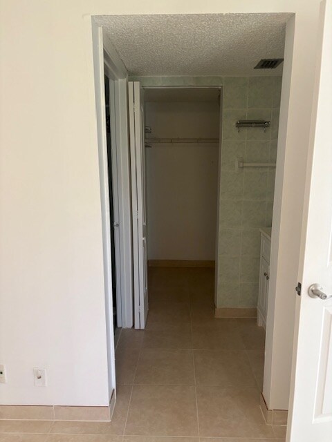 Building Photo - 3050 Norwood Pl