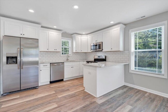 Building Photo - 1702 Baldwin Ave NE