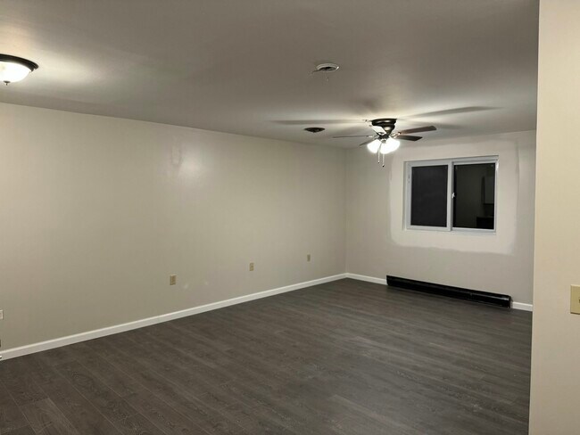 Building Photo - 355 S Main St