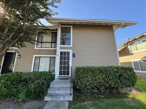 Building Photo - Beautiful 2Bd/1.5Ba Townhome in Orange w/A...