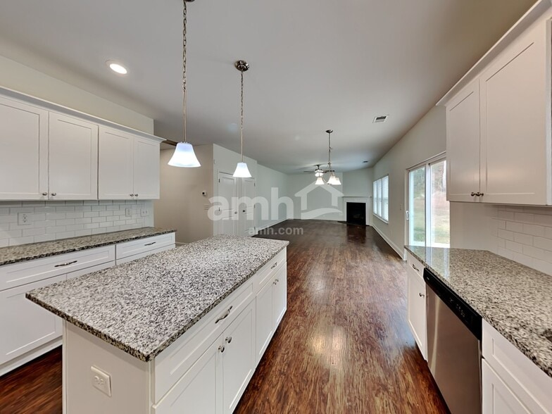 Building Photo - 456 Pearson Cir