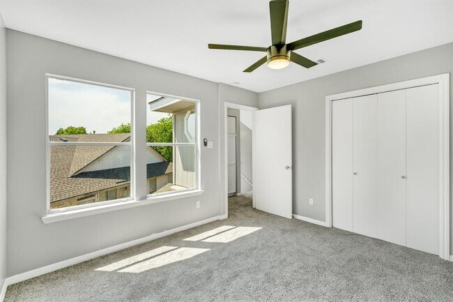 Building Photo - 516 Gregory Ct