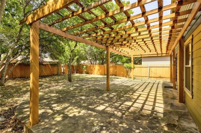 Building Photo - 2125 Amur Dr