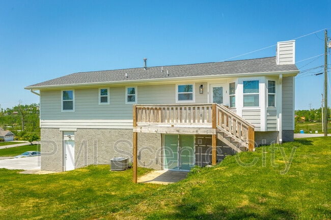 Building Photo - 8128 Fallen Maple Dr