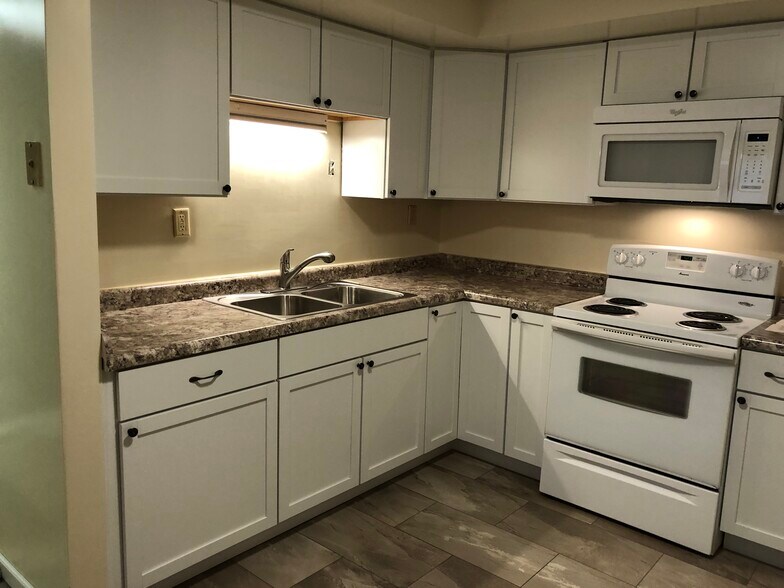 Kitchen - 306 E Henry St