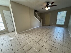 Building Photo - 1110-1112 Willow Creek Dr