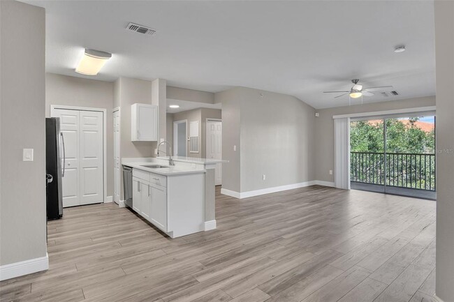 Building Photo - 5467 Vineland Rd