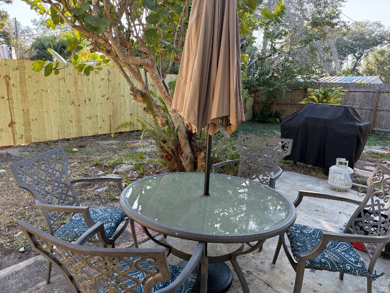 Building Photo - 3000 Karen Ave